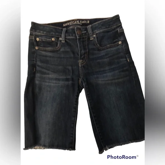 American Eagle Outfitters Skinny Bermuda Shorts. Size 4. Stretch Denim - Picture 2 of 8